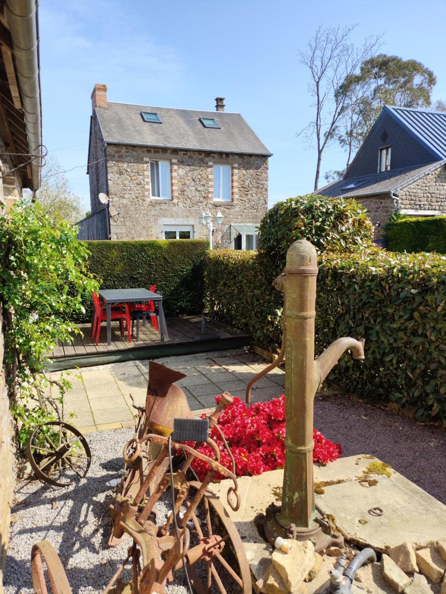 Le Jardin B&B Isigny-le-Buat ภายนอก รูปภาพ